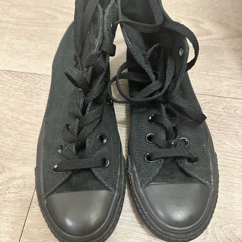 Converse - Picture 2 of 2